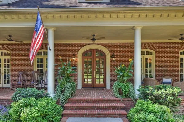 2115 Foxcroft Woods LN, Charlotte, NC 28211