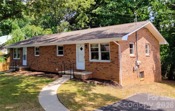 14 Oteen Church RD, Asheville, NC 28805