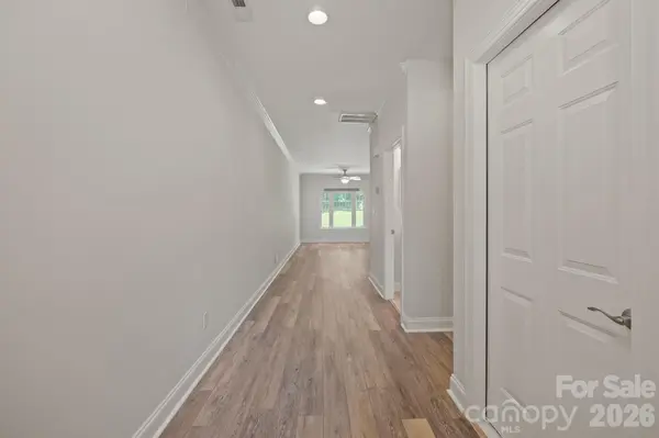106 Sherman Oaks LN, Mooresville, NC 28115