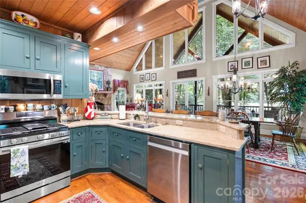 575 Seminole WAY, Lake Toxaway, NC 28747