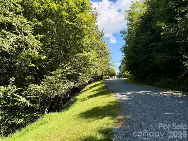 92 Goldenleaf RD, Mars Hill, NC 28754
