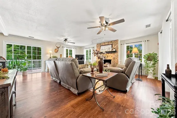 37 HOME PLACE LN, Hickory, NC 28601