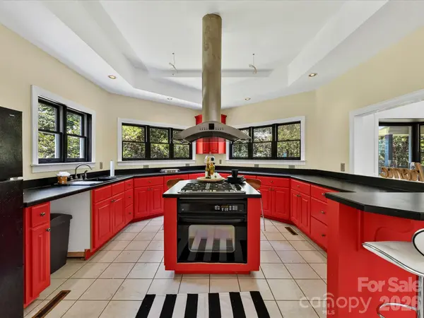 9821 Harvest LN, Davidson, NC 28036