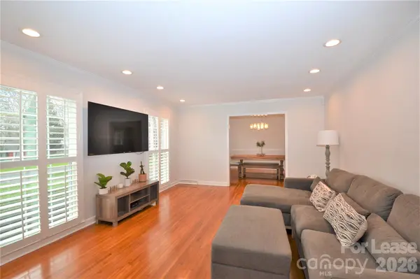 2409 Huntingtowne Farms LN, Charlotte, NC 28210