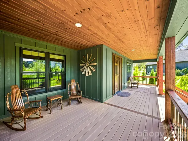 43 Lucy LN, Mills River, NC 28759