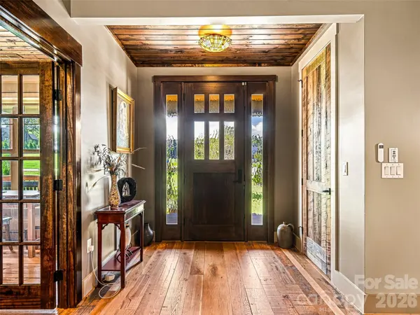 43 Lucy LN, Mills River, NC 28759