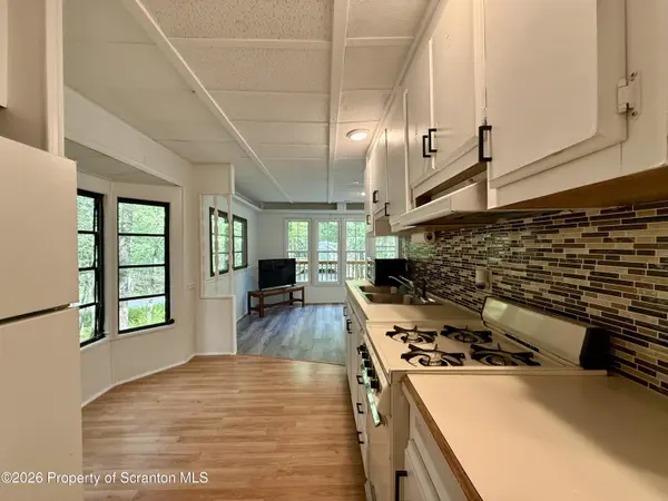 863 Bald Eagle DR, Covington Twp, PA 18424