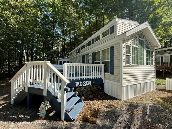 284 Tamarack TRL, Covington Twp, PA 18424