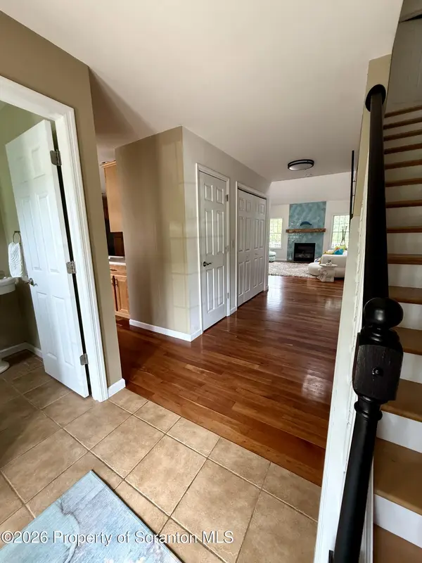 142 Grandview DR, Tunkhannock, PA 18657