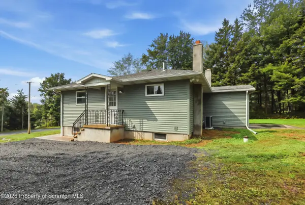 1198 W Mountain Lake DR, Bear Creek, PA 18702