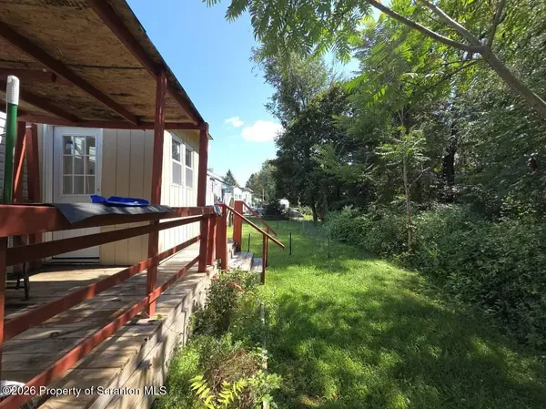 17 Rockledge TER, Taylor, PA 18517