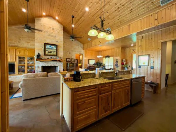 108 LEGEND HILLS BLVD., Llano, TX 78643