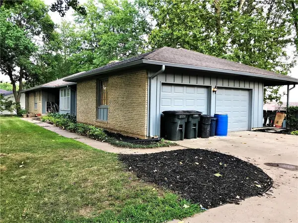 812 NW Hearnes AVE, Blue Springs, MO 64015