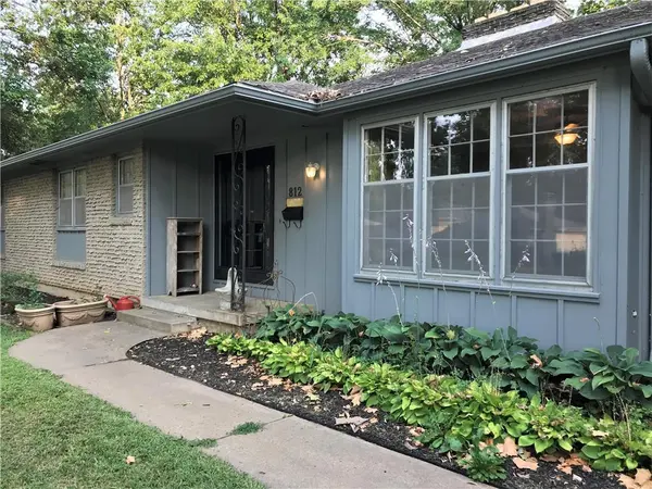 812 NW Hearnes AVE, Blue Springs, MO 64015