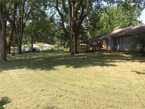 812 NW Hearnes AVE, Blue Springs, MO 64015