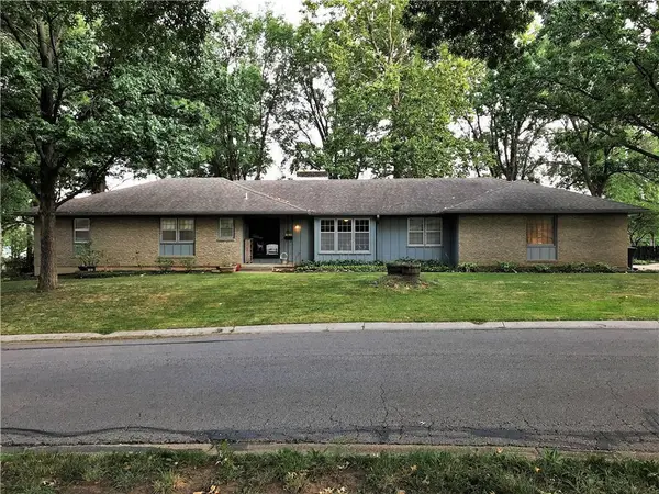 812 NW Hearnes AVE, Blue Springs, MO 64015