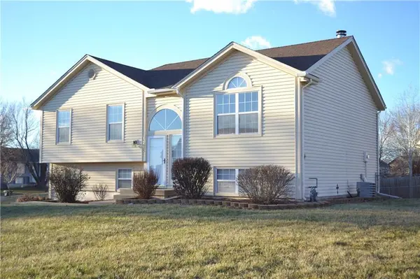 1206 Tyler LN, Greenwood, MO 64034