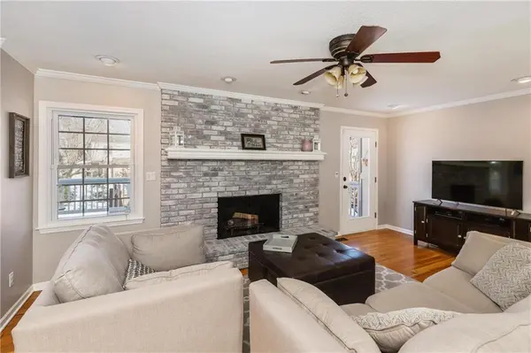 9600 W 104th TER, Overland Park, KS 66212