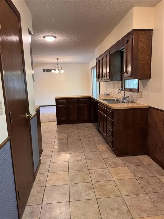 402 S Delaware ST, Archie, MO 64725