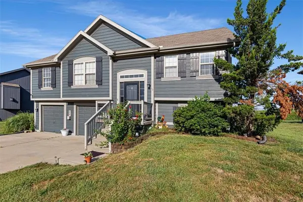 908 N Birch ST, Kearney, MO 64060
