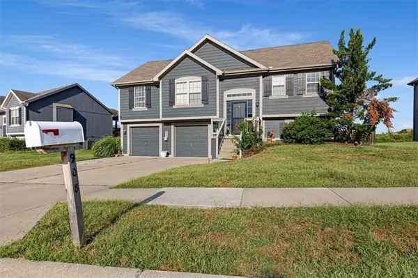 908 N Birch ST, Kearney, MO 64060