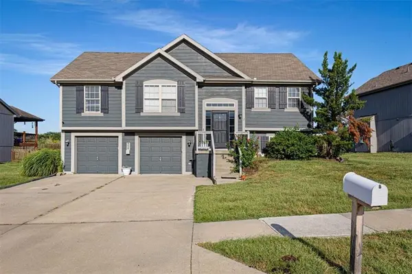 908 N Birch ST, Kearney, MO 64060