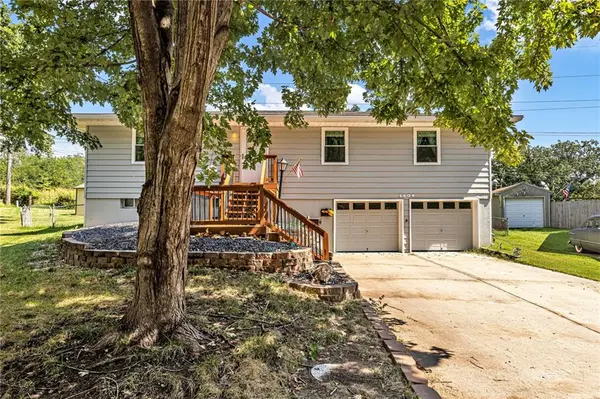 5609 N Booth AVE, Kansas City, MO 64119