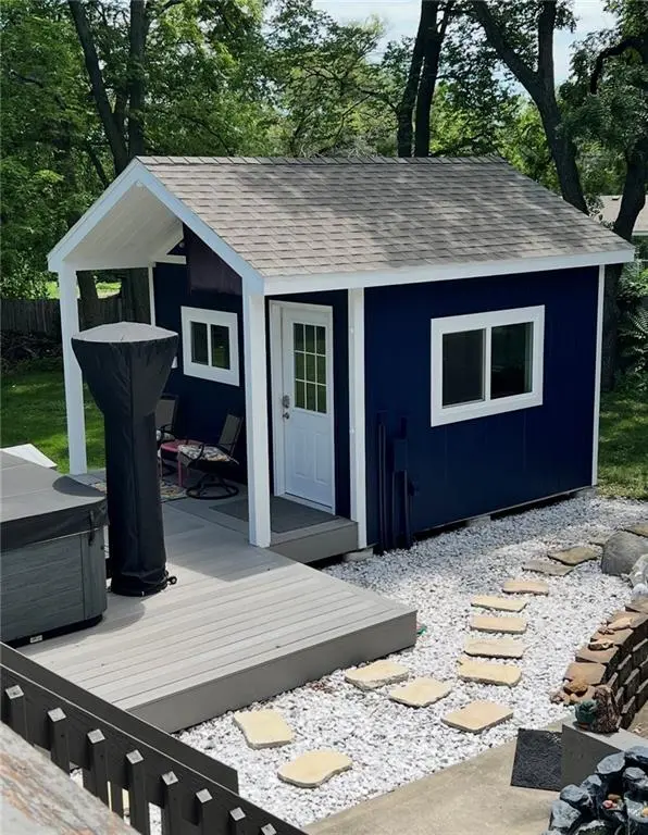 8699 Penner AVE, De Soto, KS 66018
