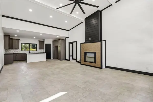 1013 E 10th ST, Carrollton, MO 64633