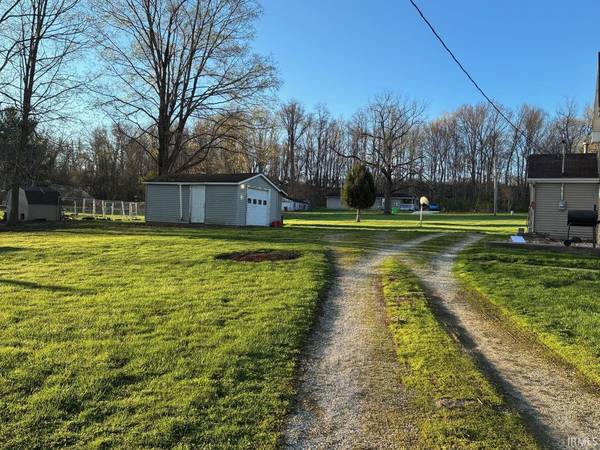 5421 N Riverside RD, Attica, IN 47918