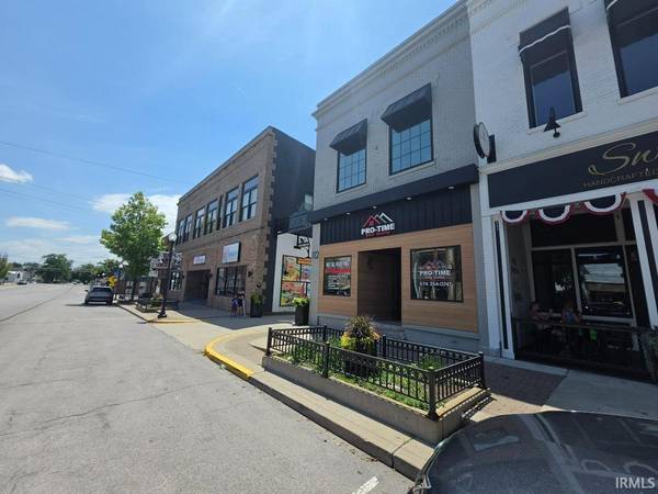112 S Main ST, Nappanee, IN 46550