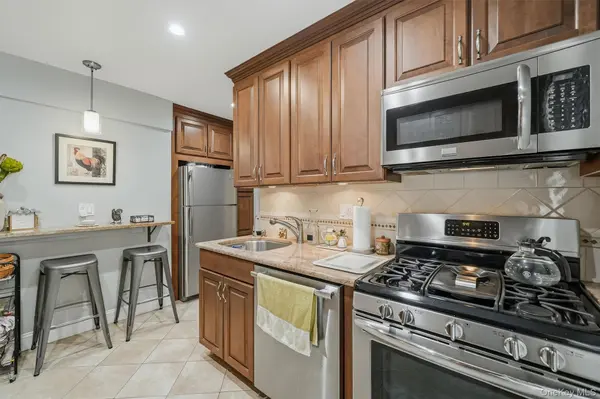 125 Bronx River RD #2F, Yonkers, NY 10704
