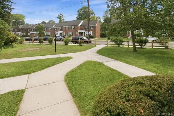 117 Robins RD #117, New Rochelle, NY 10801