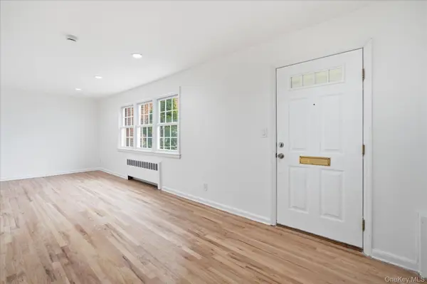 117 Robins RD #117, New Rochelle, NY 10801