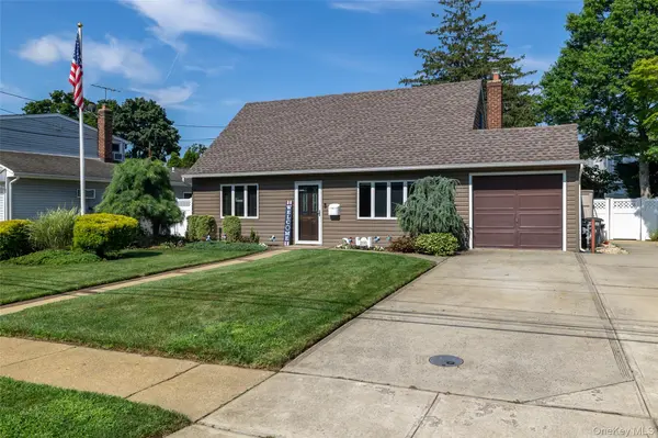 2100 North DR, Seaford, NY 11783