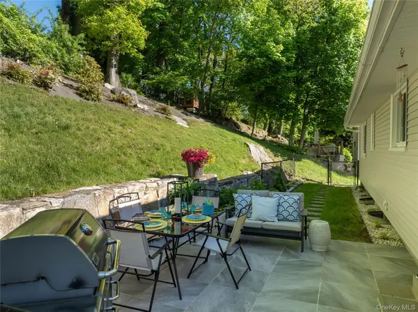 61 Center DR, Old Greenwich, CT 06870