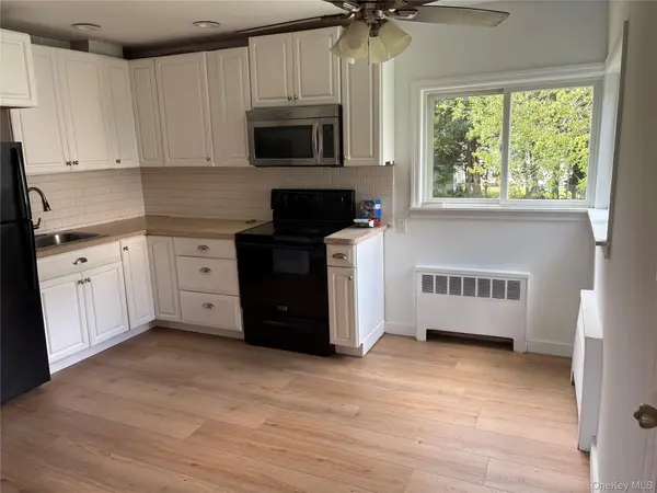 24 Carl ST, Ronkonkoma, NY 11779