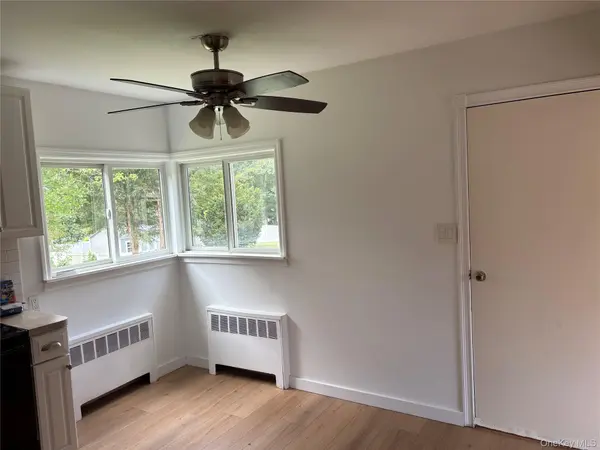 24 Carl ST, Ronkonkoma, NY 11779