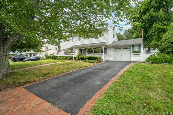 69 Pilcher ST, Babylon, NY 11702