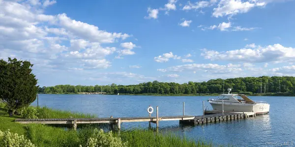 7 S Pond RD, East Hampton, NY 11937
