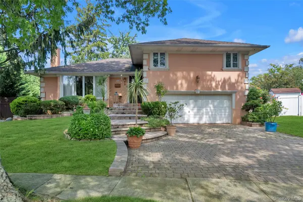 936 Stratford CT, Westbury, NY 11590