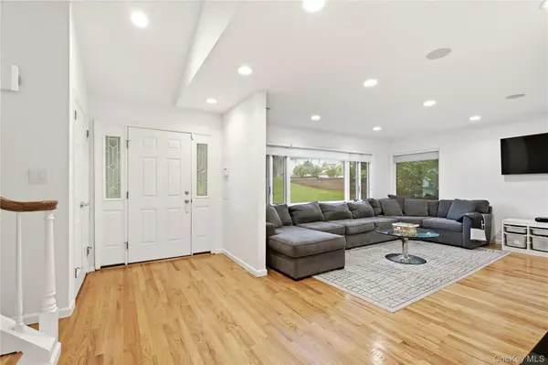 29 Sycamore DR, Roslyn, NY 11576