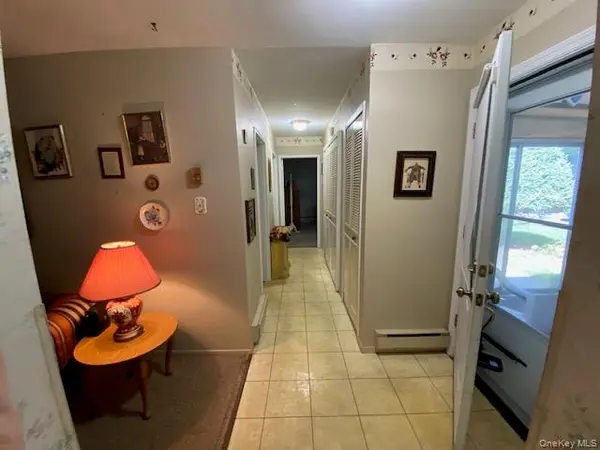 39 Freemont LN, Coram, NY 11727