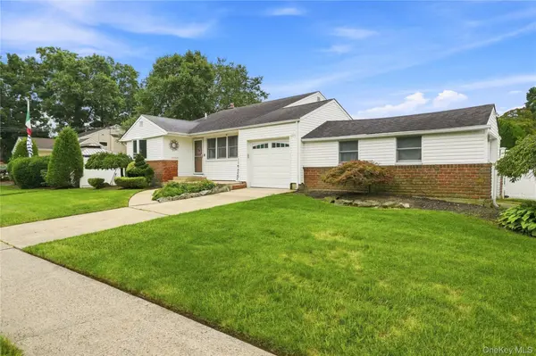 220 S Park DR, Massapequa Park, NY 11762