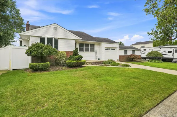 220 S Park DR, Massapequa Park, NY 11762