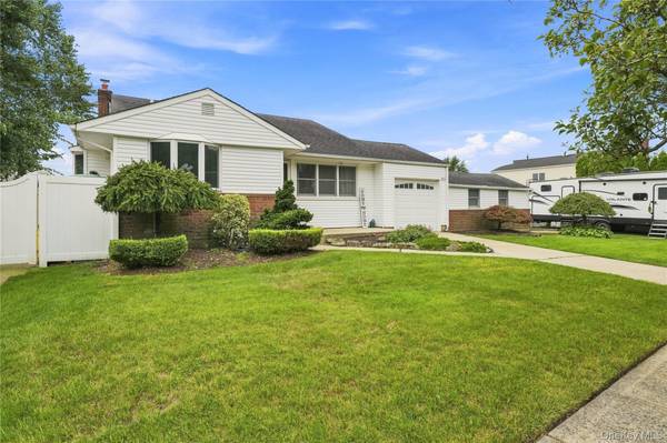 220 S Park DR, Massapequa Park, NY 11762