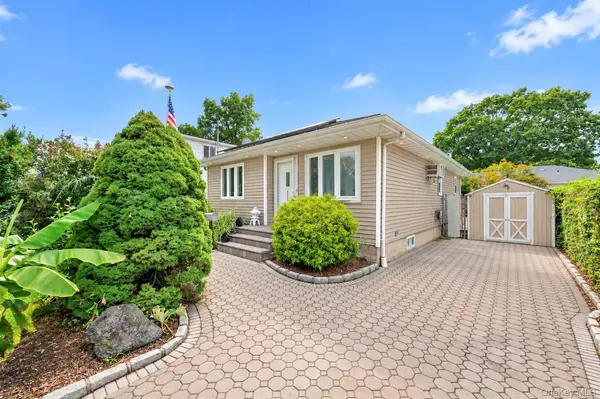 325 Beachview ST, Copiague, NY 11726