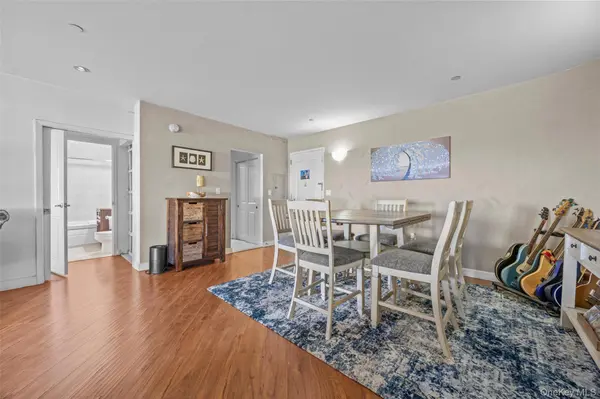 136 Beach 117th ST #2H, Rockaway Park, NY 11694