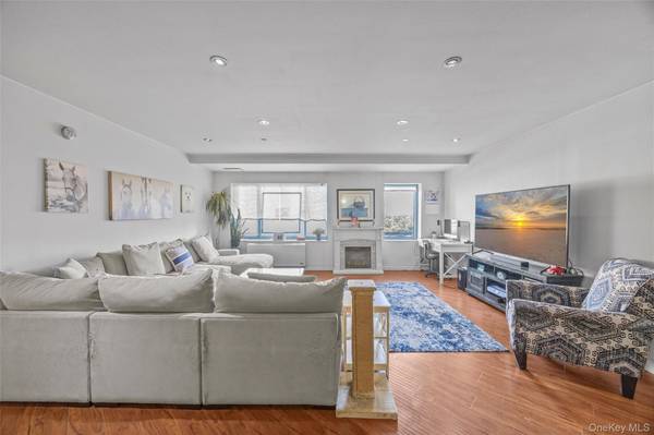 136 Beach 117th ST #2H, Rockaway Park, NY 11694