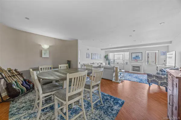 136 Beach 117th ST #2H, Rockaway Park, NY 11694